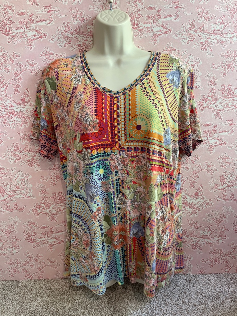 Johnny Was Multicolor Floral Patchwork V-Neck Short Sleeve Tee, size L